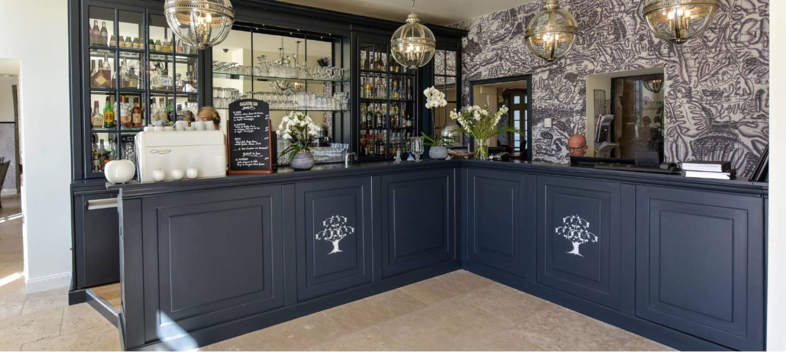 Agencement sur mesure de boutiques et commerces en France et en Suisse