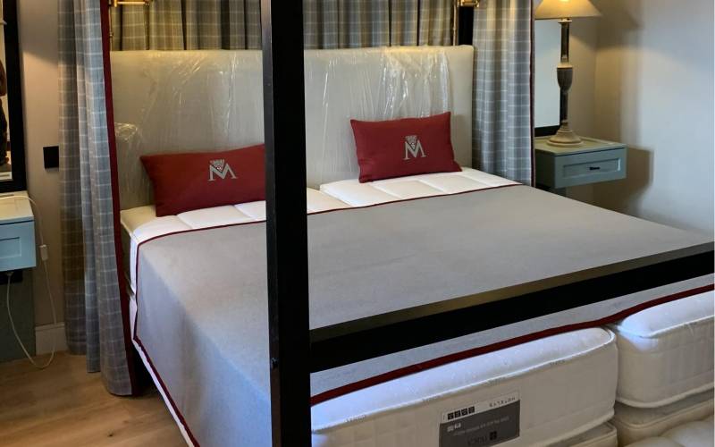 Agencement d'une chambre d'hôtel de luxe sur mesure à Puligny Montrachet 