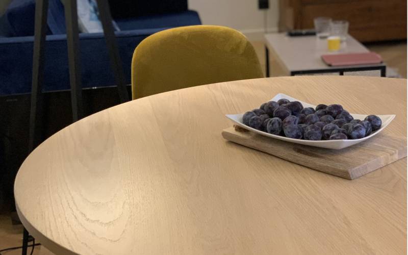 Table de salle à manger sur mesure avec piètement noir à Lyon