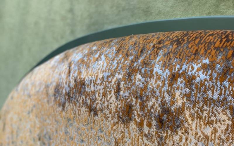 Réalisation d'une tête de lit sur mesure avec un insert tissu créé pour le salon maison et objet de Paris