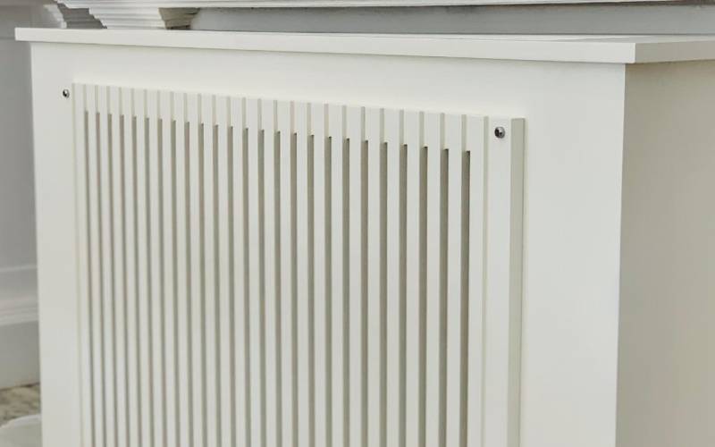 Réalisation d'un cache radiateur sur mesure en bois laqué à Nice