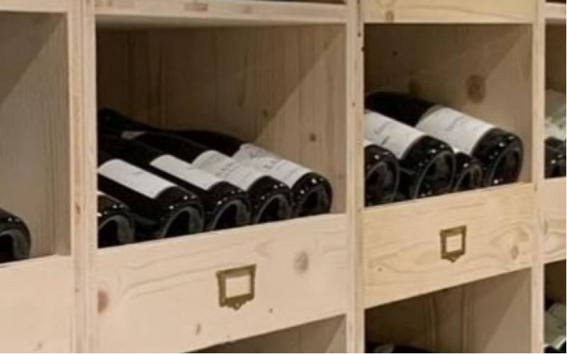 cave à vins sur mesure en bois à Genève