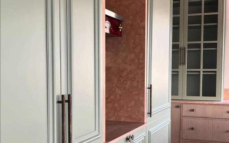 Cuisine de style avec rôtissoire Lacanche à Deauville