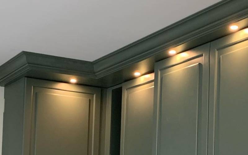 Orac Déco : fournisseur de moulures et corniches en France et en Suisse 